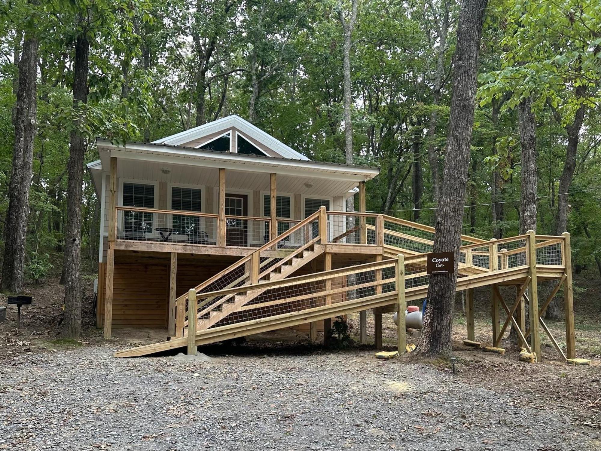 Coyote Cabin At Woodland Retreat At Desoto Beside Desoto State Park Fort Payne Exterior photo